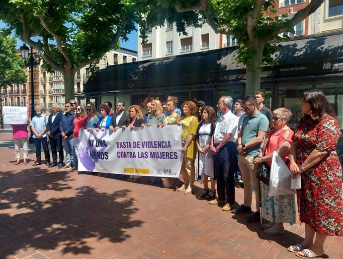 Una concentración recuerda a Pilar y Maritza, asesinadas por violencia machista: "Estamos hartas de minutos de silencio"