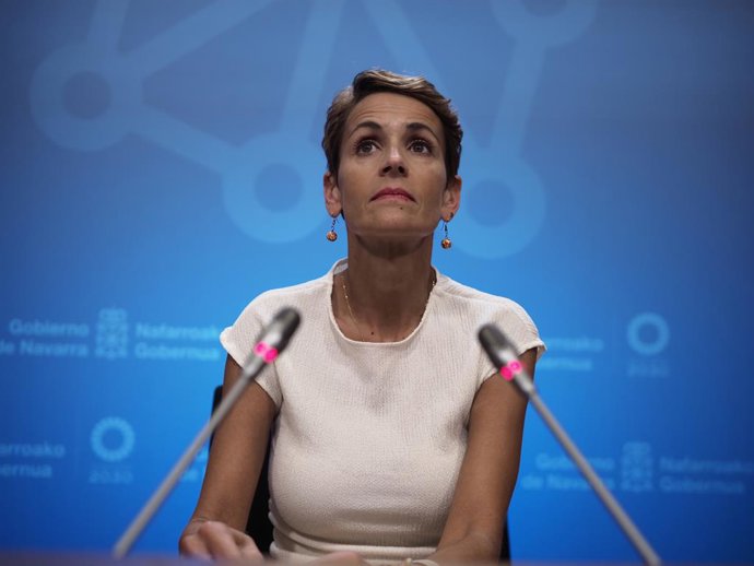 A Presidente do Governo de Navarra, María Chivite, durante sua aparição perante a mídia, na sala de imprensa do Governo de Navarra, em 12 de junho de 2025, em Pamplona, Navarra (Espanha). Chivite anunciou que o Governo de Navarra irá