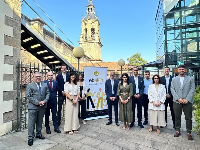 Geopolitika eta enpresa izan dute hizpide Gasteizen egindako Etekin ekonomia topaketen bigarren saioan