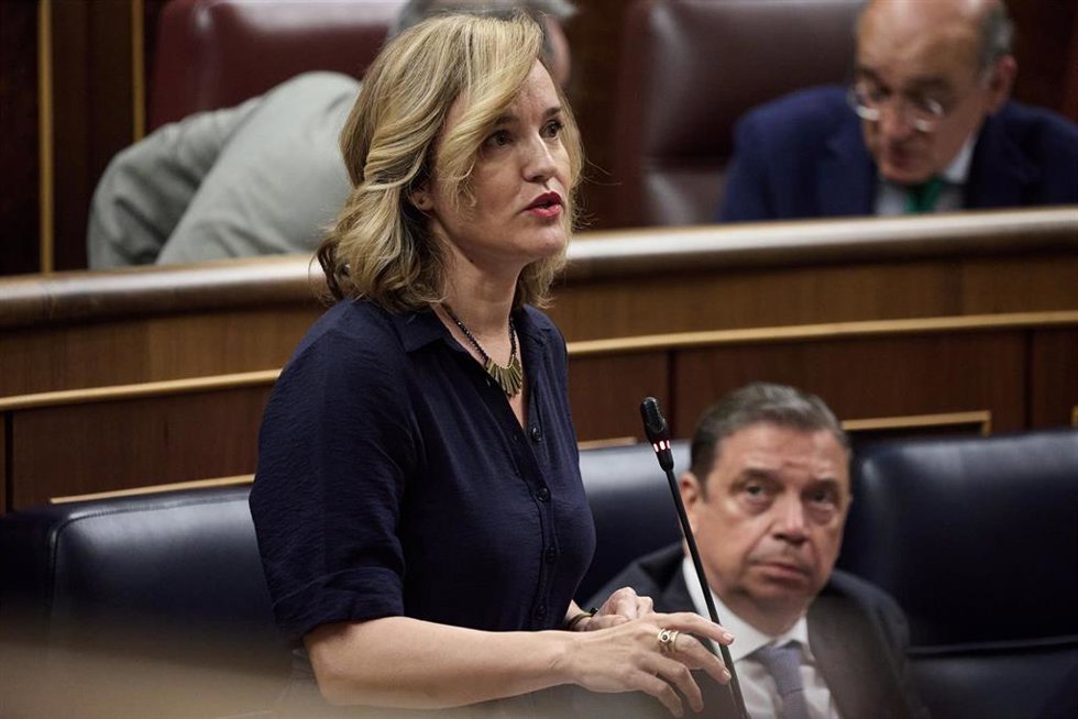 La ministra de Portavoz, Pilar Alegría, interviene durante una sesión de control al Gobierno, en el Congreso de los Diputados, a 18 de junio de 2025, en Madrid (España). 