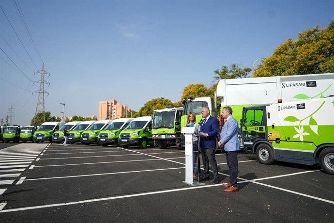 El Ayuntamiento de Sevilla refuerza la limpieza con una inversión de 35 millones y renueva de la flota con 346 vehículos
