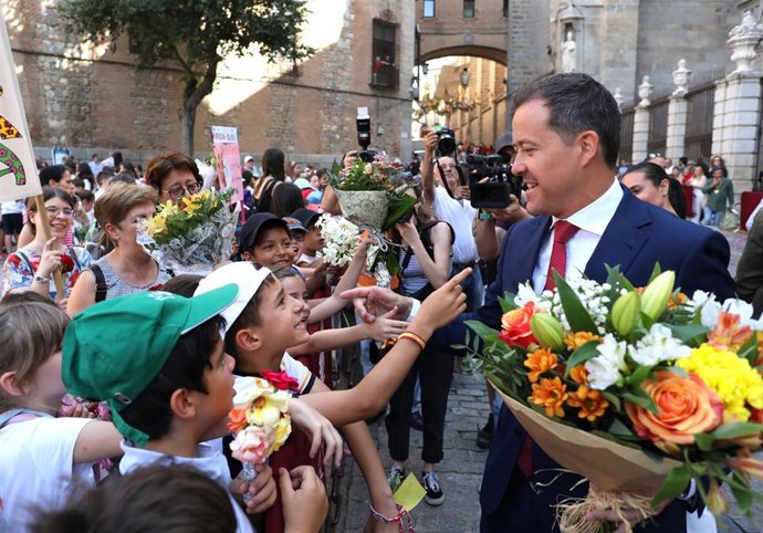El alcalde de Toledo, Carlos Velázquez, en la ofrenda floral por el Corpus.