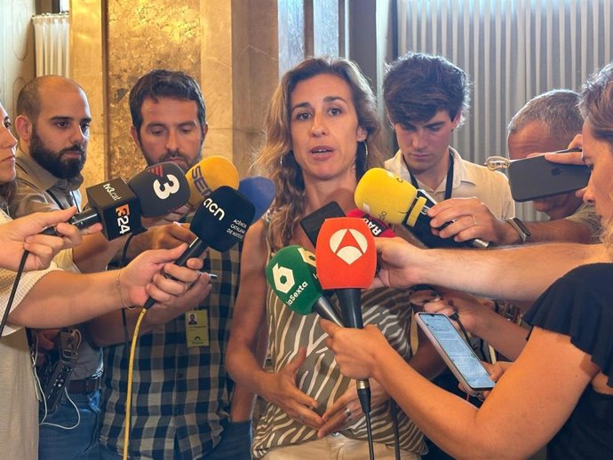 La líder de la CUP en el Parlament, Laia Estrada, en declaraciones en la Cámara catalana.