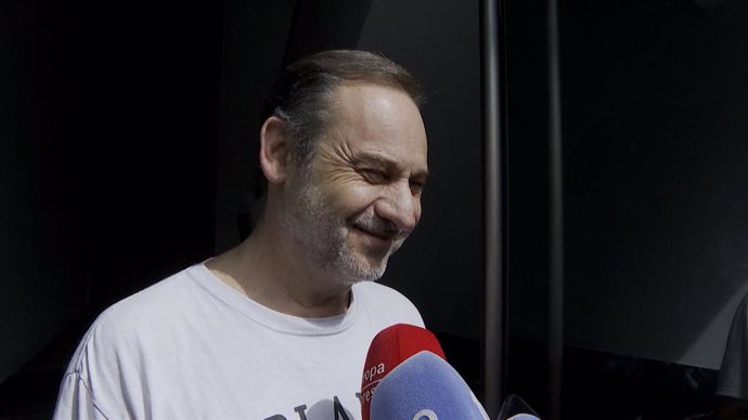 El exministro de Transportes José Luis Ábalos, ofrece declaraciones a los medios tras el registro de la UCO a su vivienda, a 10 de junio de 2025, en Valencia, Comunidad Valenciana (España). 