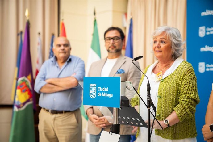 El festival ha sido presentado este miércoles por la concejala delegada de Fiestas, Teresa Porras, acompañada de Antonio Roche, en representación de la Diputación de Málaga, y de los artistas José Valencia y Ana Pastrana.