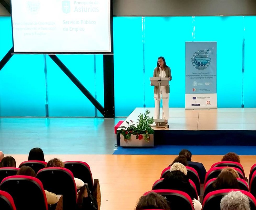 La gerente del Sepepa, Begoña López, durante la sesión de apertura.