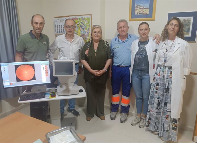 La delegada de Salud y Consumo, Manuela Caro, en el centro de salud de Adoratrices de Huelva capital.