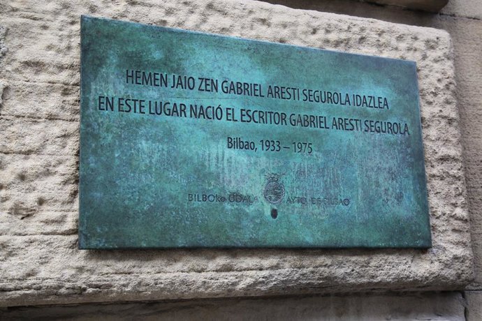 Archivo - Gabriel Arestiren omenezko plaka