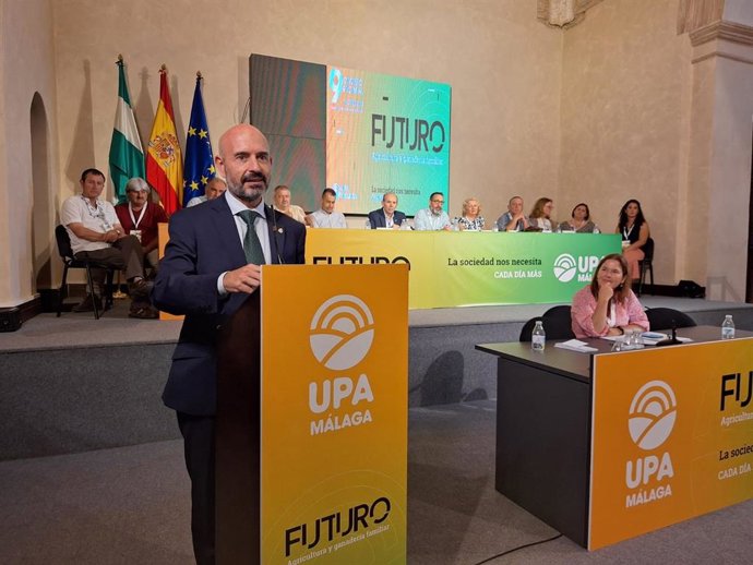 El subdelegado Javier Salas ha informado que el Gobierno, a través del SEPES, ha invertido ya 800.000 euros en la compra de la parcela del solar del Ministerio de Defensa para construir 38 viviendas públicas en Ronda.