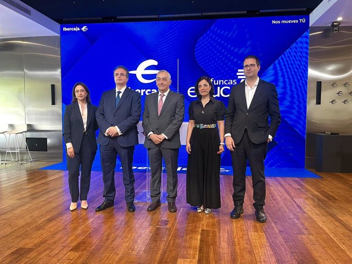 Presentación de los resultados de una encuesta sobre educación financiera, en el Espacio Xplora de Ibercaja en Zaragoza.