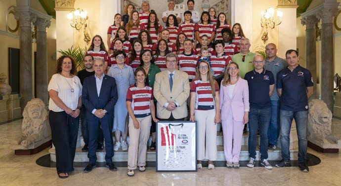 Bilboko alkateak harrera egin dio Universitario Bilbao Rugby klubeko emakumezkoen taldeari