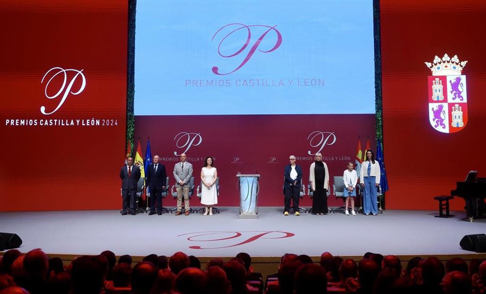 El presidente de la Junta de Castilla y León, Alfonso Fernández Mañueco hace entrega de los Premios Castilla y León 2025.