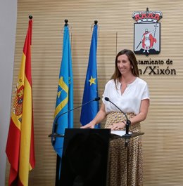 La vicealcaldesa de Gijón y concejala de Economía, Empleo, Turismo e Innovación, Ángela Pumariega (PP), en rueda de prensa en el Consistorio gijonés.