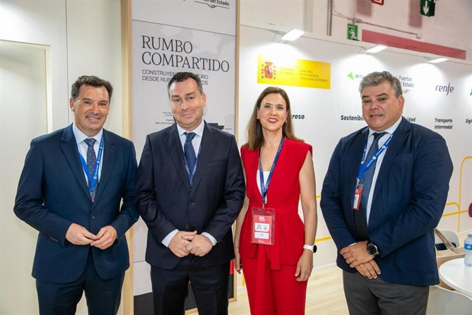 Responsables del Puerto de Huelva en el Salón Internacional de la Logística de Barcelona (SIL 2025).