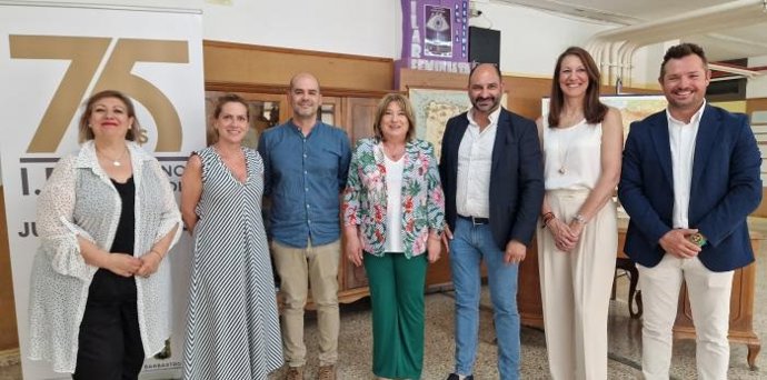 Visita de la consejera de Educación, Cultura y Deporte, Tomasa Hernández, al IES Hermanos Argensola de Barbastro.