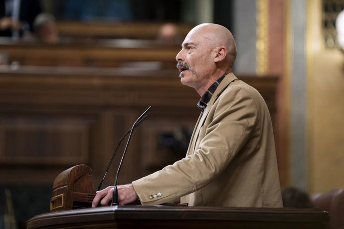 Archivo - El diputado de Sumar, Txema Guijarro, interviene durante una sesión plenaria en el Congreso de los Diputados, a 6 de mayo de 2025, en Madrid (España). Tras el apagón del pasado 28 de abril, el PP lleva hoy al Pleno del Congreso una proposición n
