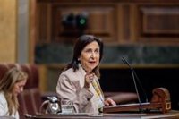 Robles subraya la intención de sustituir la tecnología israelí por española en programas militares, pero no hay fecha