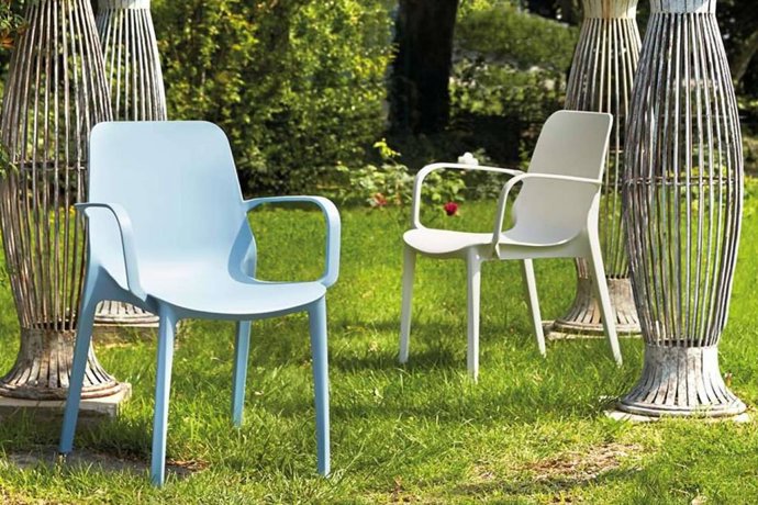 OfficeDeco amplía su catálogo de mobiliario para hostelería con opciones ideales para jardín