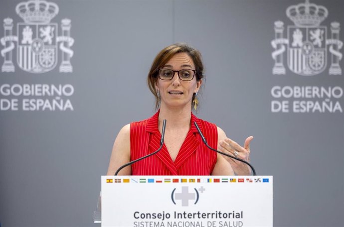 Imagen de la ministra de Sanidad, Mónica García, durante una rueda de prensa tras la reunión del Consejo Interterritorial del Sistema Nacional de Salud (CISNS), en la sede del Ministerio.