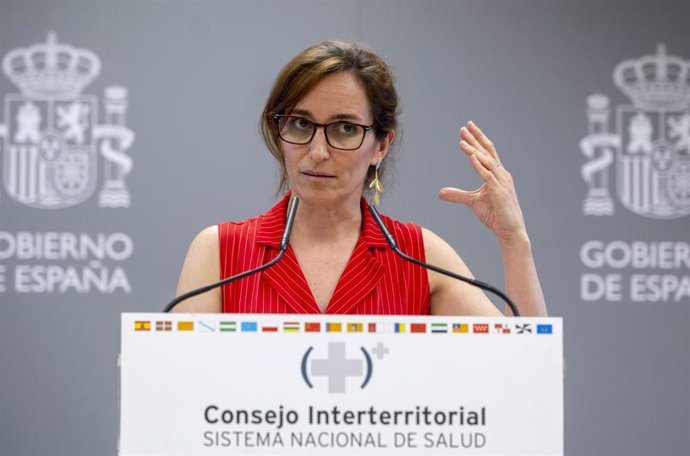 La ministra de Sanidad, Mónica García, durante una rueda de prensa tras la reunión del Consejo Interterritorial del Sistema Nacional de Salud (CISNS), en la sede del Ministerio, a 18 de junio de 2025, en Madrid (España).