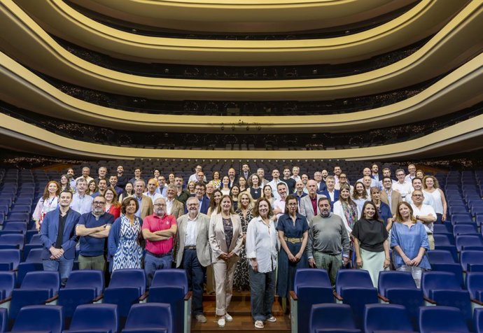 Foto Familia ÓperaXXI y OLA en el Palau de Les Arts