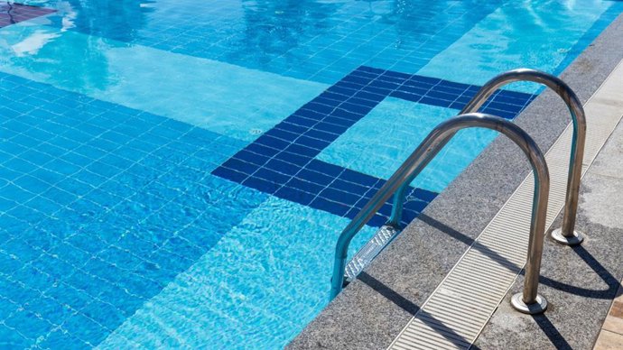 Archivo - Esporles prohíbe llenar piscinas privadas abte ka situación de sequía