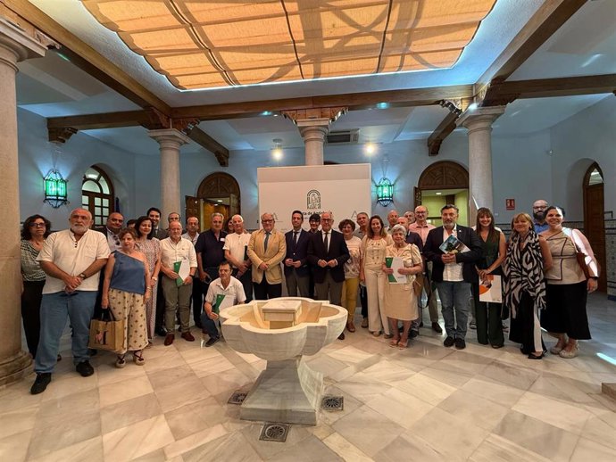 Responsables de la Junta y de las entidades que han firmado los convenios.