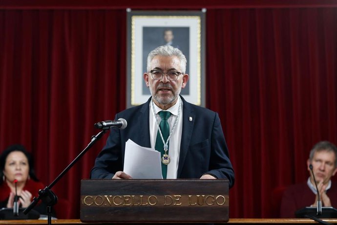 Archivo - El nuevo alcalde de Lugo, Miguel Fernández, durante la toma de posesión como alcalde de Lugo, a 11 de marzo de 2025, en Lugo, Galicia (España). Fernández toma posesión de su cargo debido al fallecimiento de la alcaldesa, Paula Alvarellos, que fa