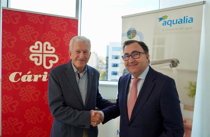 Aqualia dona 68.844 euros a Cáritas en 2024 y cubre las facturas del agua de 152 de los centros de la ONG.