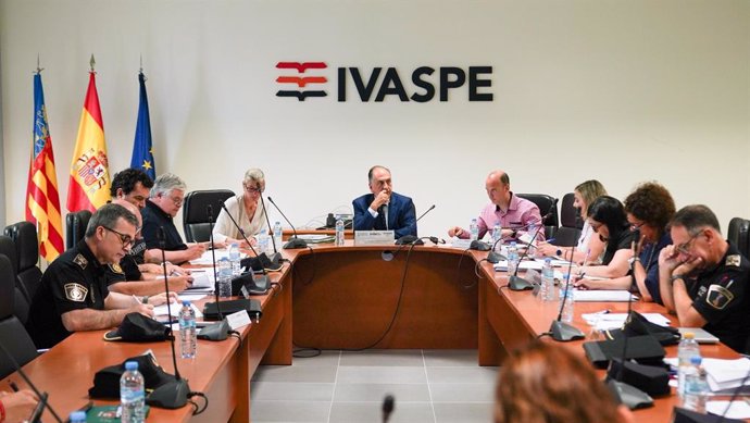 El conseller d'Emergències i Interior, Juan Carlos Valderrama, en la primera reunió del Gabinet Tècnic de Coordinació de Policies Locals de la Comunitat Valenciana