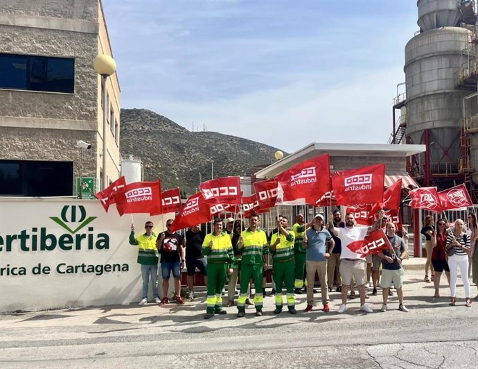 Los sindicatos convocan otros once días de huelga en las cinco fábricas de Fertiberia en contra del ERE.