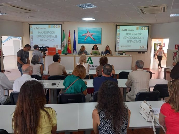 Inauguración del Aula del Futuro del Centro del Profesorado (CEP) de Cádiz.