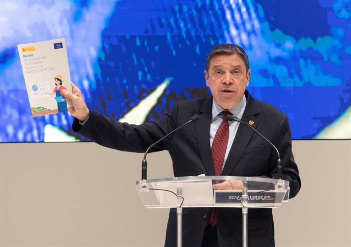 Archivo - El ministro de Agricultura, Pesca y Alimentación, Luis Planas, presenta el balance del segundo año de aplicación de la Política Agraria Común (PAC 2024), durante una rueda de prensa, en la sede del Ministerio, a 28 de marzo de 2025, en Madrid (E