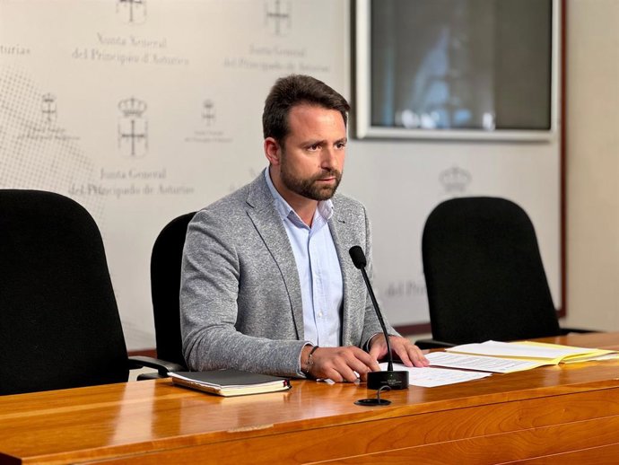 El presidente del PP, Álvaro Queipo, en rueda de prensa.