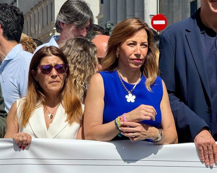 La alcaldesa de Zaragoza, Natalia Chueca, en la manifestación de la FEMP