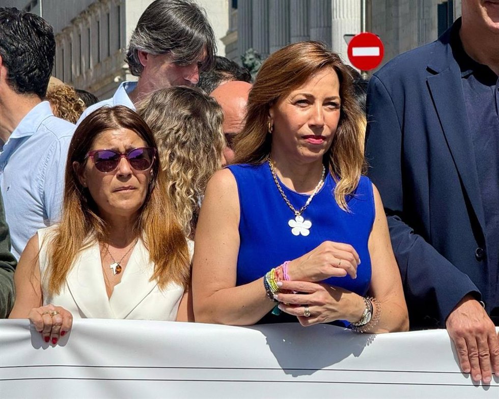 La alcaldesa de Zaragoza, Natalia Chueca, en la manifestación de la FEMP