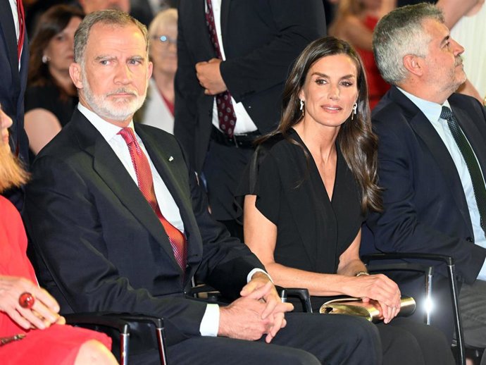 Los Reyes, Felipe IV y Letizia, durante a entrega de los premios internacionales 'Rey de España', a 18 de junio de 2025, en Madrid (España).