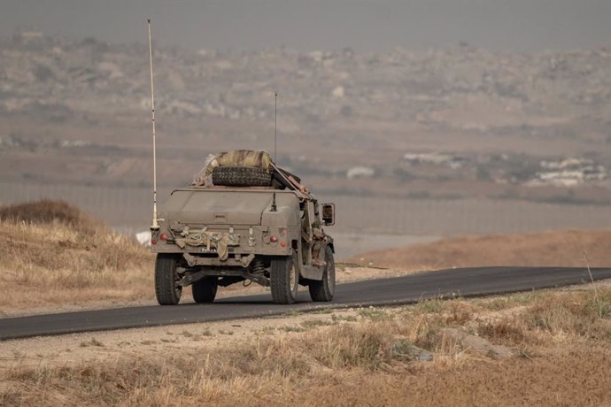 Archivo - May 17, 2025, Gaza Border, Gaza Border, Israel: A military car on the way to Gaza