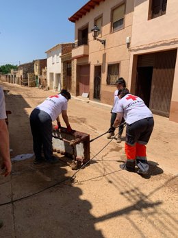 Un centenar de miembros de Cruz Roja participan en recuperación de los municipios dañados por las tormentas en municipios de Zaragoza