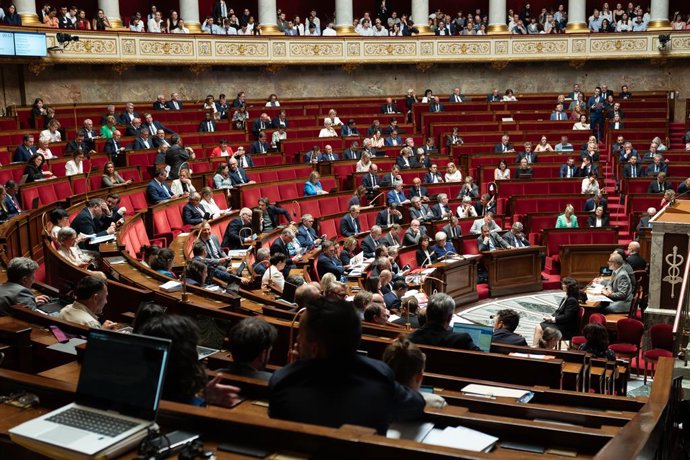 17 de junho de 2025, Paris, França, França: Os deputados participam de uma sessão de perguntas ao governo na Assembleia Nacional POLITIQUE, ASSEMBLEE NATIONALE, HEMICYCLE