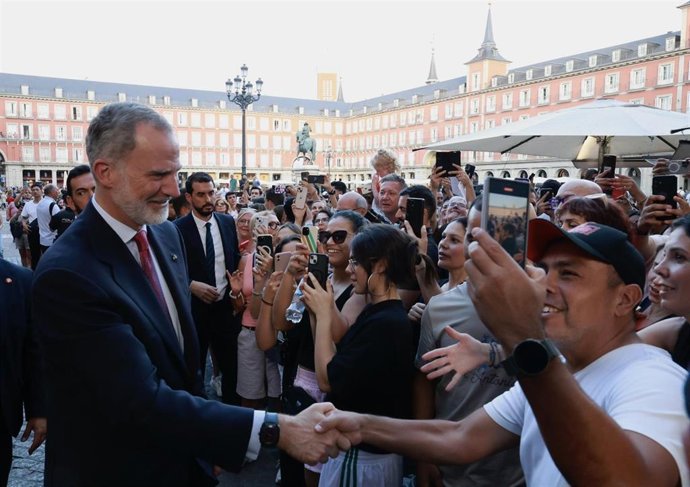 Los Reyes asisten al concierto de la Guardia Real con motivo del X aniversario de la proclamación de Felipe VI.