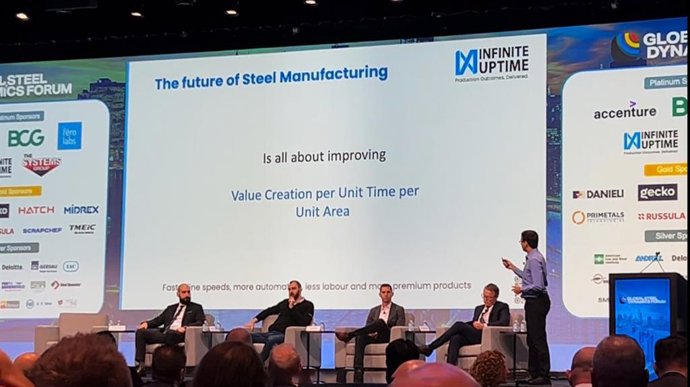 Infinite Uptime MD & CEO, Raunak Bhinge presenting during the inaugural session.