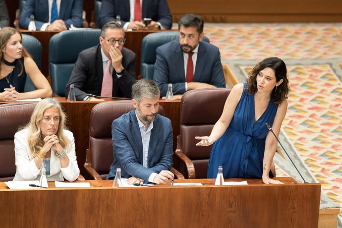 La presidenta de la Comunidad de Madrid, Isabel Díaz Ayuso, en el Pleno de la Asamblea