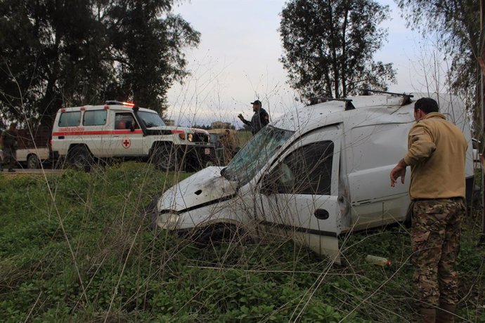 Archivo - DARDARA, April 8, 2025  -- A car (R) damaged in an Israeli drone strike is seen in Dardara, Lebanon, April 7, 2025.   Three people were killed on Monday in two Israeli drone strikes on southern Lebanon, according to Lebanese sources.   In one st
