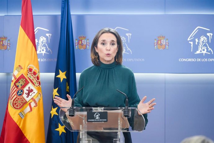 Archivo - La secretaria del PP, Cuca Gamarra, ofrece una rueda de prensa tras la reunión de Feijóo con sindicatos de Policía y Guardia Civil tras el pacto de PSOE-Junts, en el Congreso de los Diputados, a 10 de marzo de 2025, en Madrid (España).
