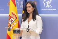 Vox niega que exista "un PSOE bueno de la mano de Page" y le reta a romper su carné de militante "si tiene dignidad"