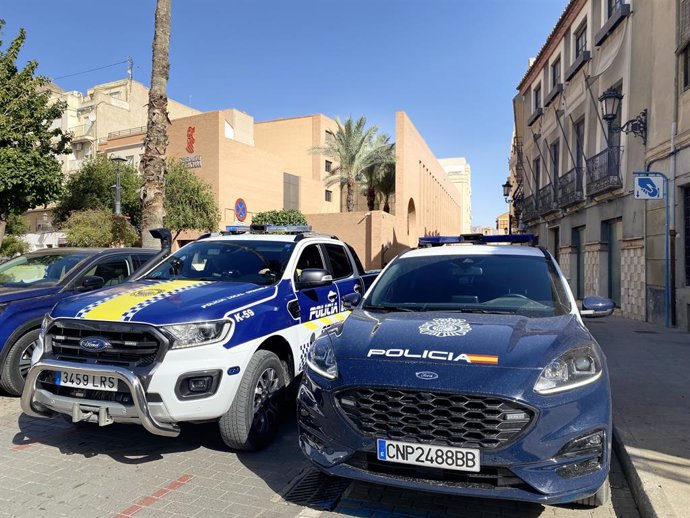 Imatge d'arxiu de vehicles de la Policia Local d'Oriola i de la Policia Nacional