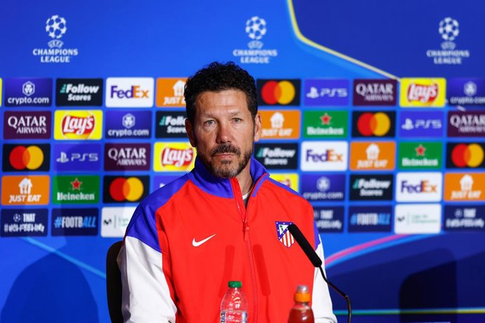 Archivo - Diego Pablo Simeone, técnico do Atlético de Madri, participa de sua coletiva de imprensa antes da partida de futebol da Liga dos Campeões da UEFA contra o Real Madrid CF, no Riyadh Air Metropolitano, em 3 de março de 2025, em Madri, Espanha.