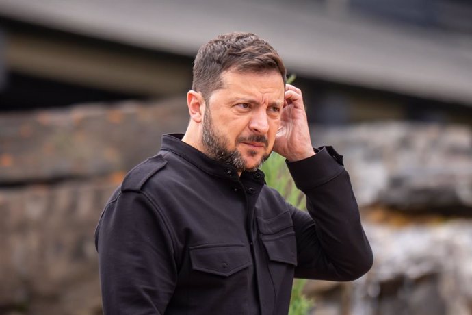 17 June 2025, Canada, Kananaskis: Ukrainian President Volodymyr Zelensky arrives for a family photo ahead of the working session with Outreach Partner Countries at the G7 Summit in Canada. The summit is taking place at the Pomeroy Kananaskis Mountain Lodg