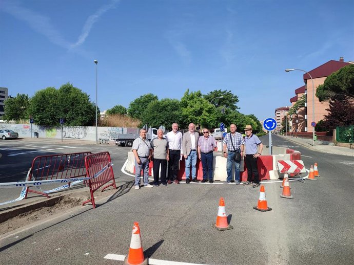 La nueva glorieta en la intersección entre Lobete, Lope Toledo y Juan Boscán persigue una mayor fluidez de tráfico